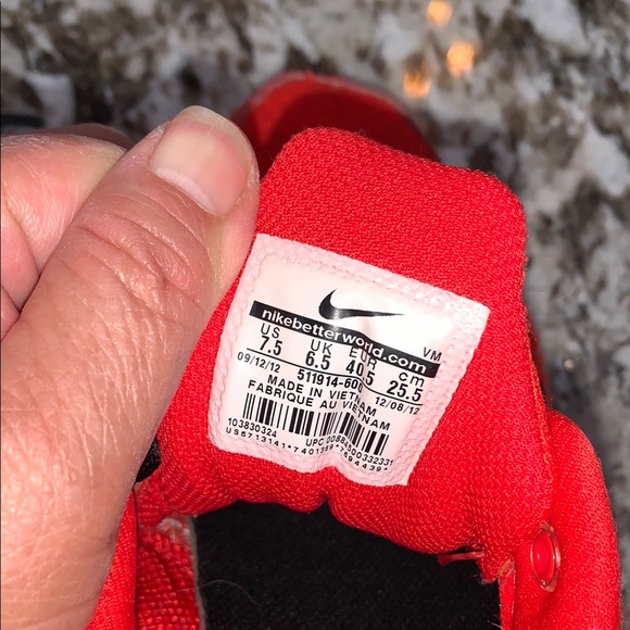 Nike Crimson and Black Running Shoes size 7.5 Relentlessness women’s sneakers - Picture 9 of 10